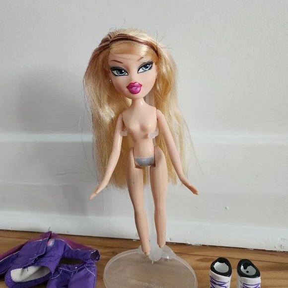 Bratz Play Sport Snowboarding Lillee - Picture 7 of 10